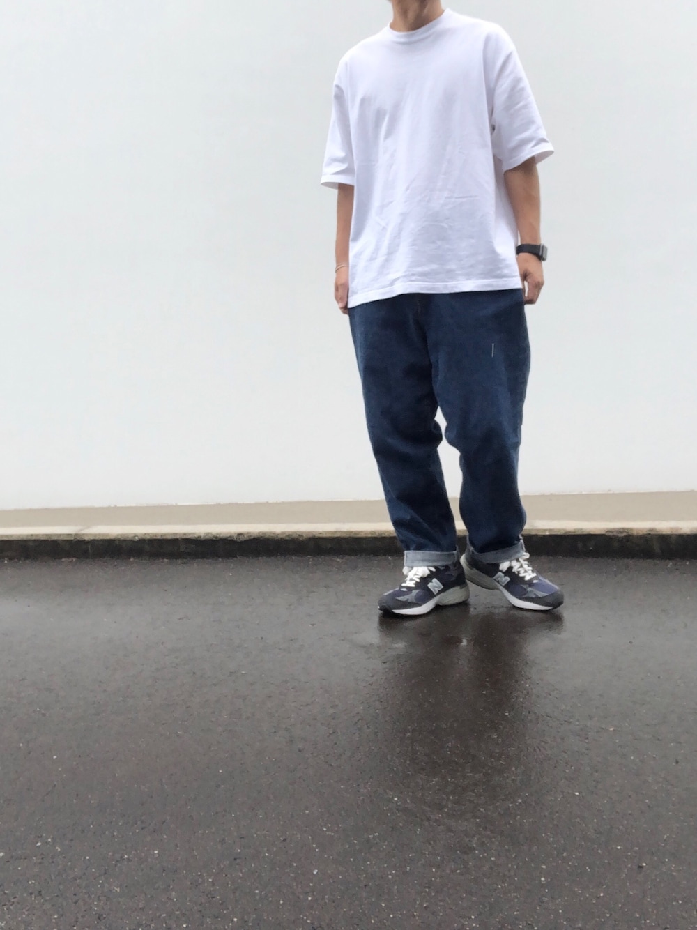 「so nakameguro、bukht、New Balance、new balance 993、ニューバランス993、ワイドデニム、ビックシルエット、ビッグシルエット、オーバーサイズ、白Tシャツ」｜「so nakameguroのアイテム（Tシャツ/カットソー、ホワイト系）」を使った、hellocoordinateさん（メンズ・170cm）の夏コーディネートの1枚目の写真