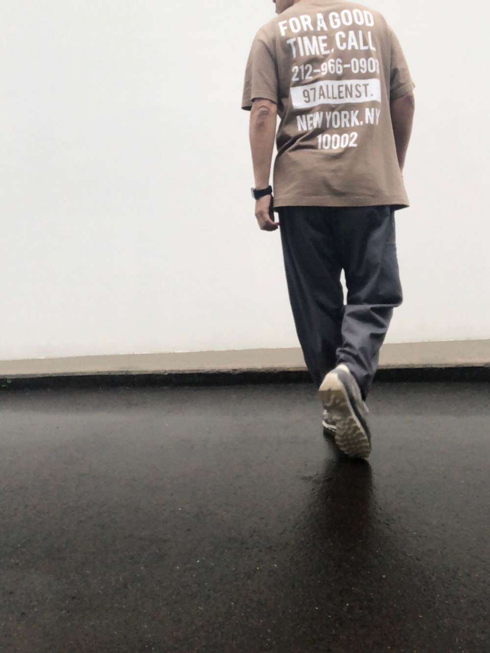 「the good company、BEAMS、GRAMICCI、Reebok AZTEC、リーボック(Reebok)、ベージュTシャツ、ベージュコーデ、goro's、グラミチ」｜「The Good Companyのアイテム（Tシャツ/カットソー、ベージュ系）」を使った、hellocoordinateさん（メンズ・170cm）の夏コーディネートの1枚目の写真