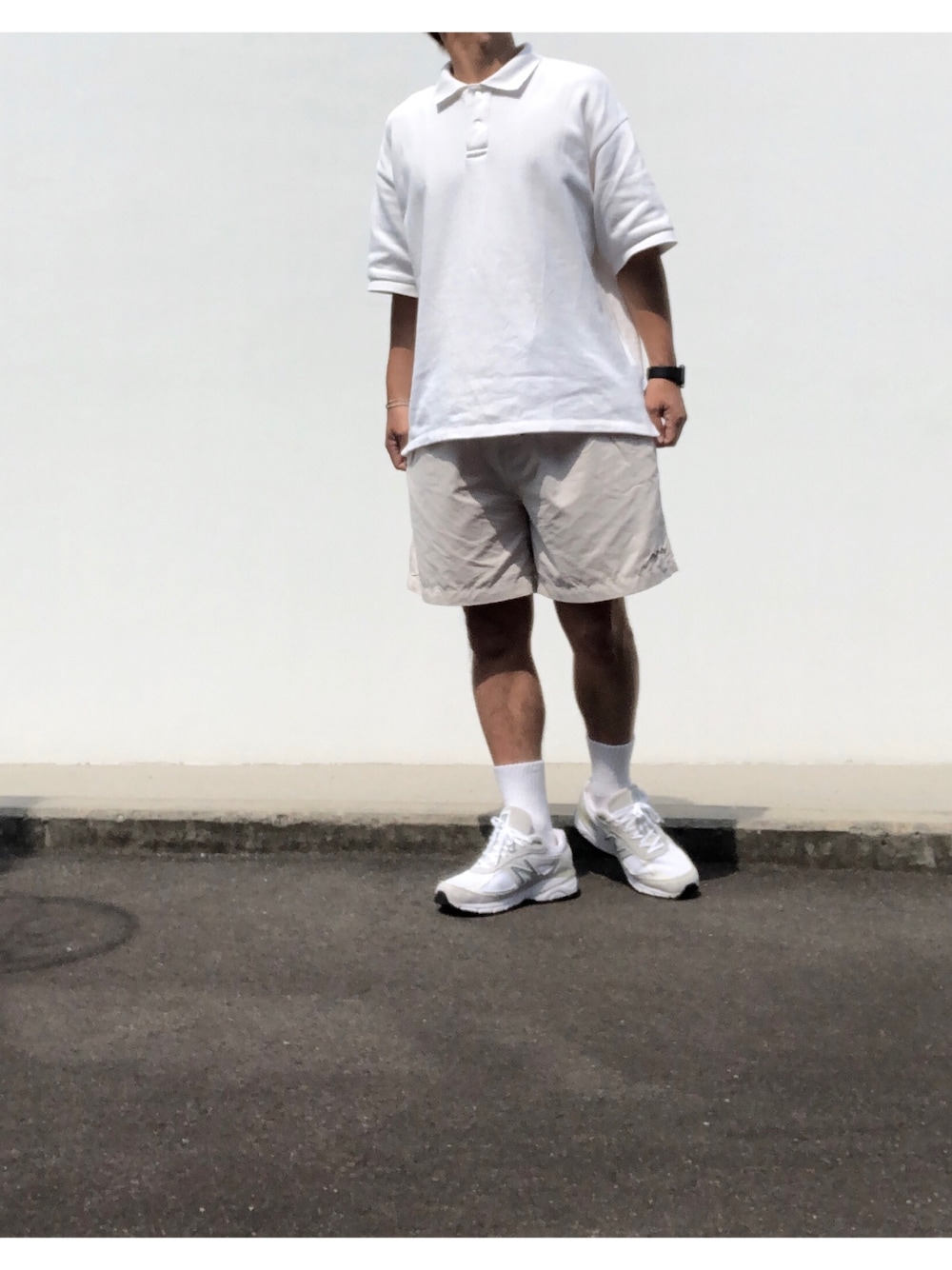 「graphpaper、グラフペーパー、the good company、BEAUTY&YOUTH UNITED ARROWS、New Balance、NEW BALANCE 990、ニューバランス990、ワントーンコーデ、オールホワイト、ビッグポロ」｜「Graphpaperのアイテム（ポロシャツ、ホワイト系）」を使った、hellocoordinateさん（メンズ・170cm）の夏コーディネートの1枚目の写真