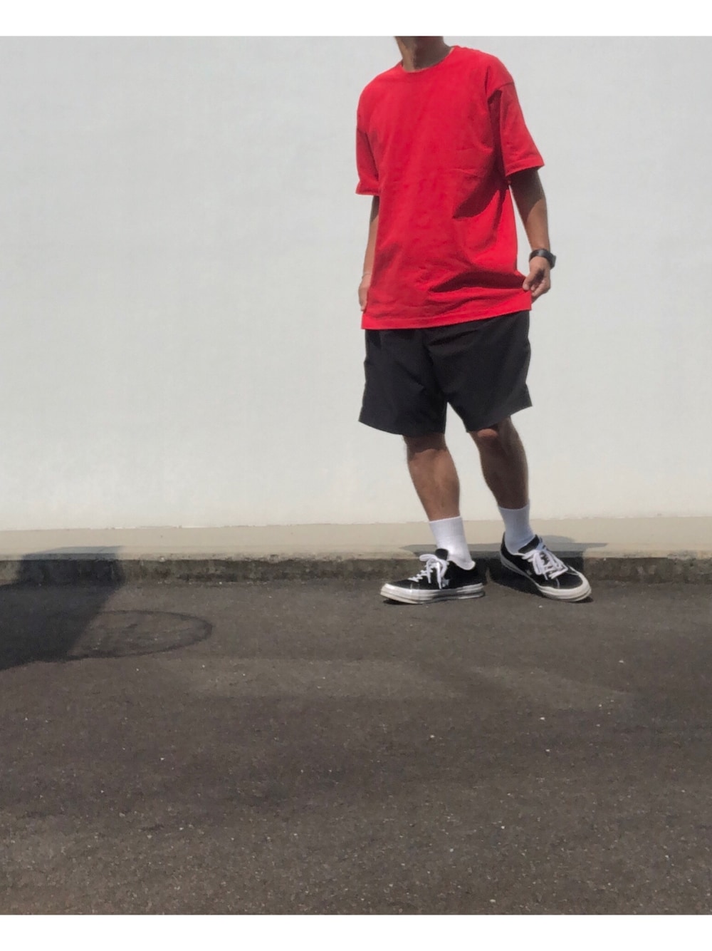 「United Athle、BEAMS、Converse Chuck Taylor 70's、Chuck Taylor、チャックテイラー、CT70s、ct70、赤Tシャツ、ハーフパンツ、ショートパンツ」｜「United Athleのアイテム（Tシャツ/カットソー、レッド系）」を使った、hellocoordinateさん（メンズ・170cm）の夏コーディネートの1枚目の写真