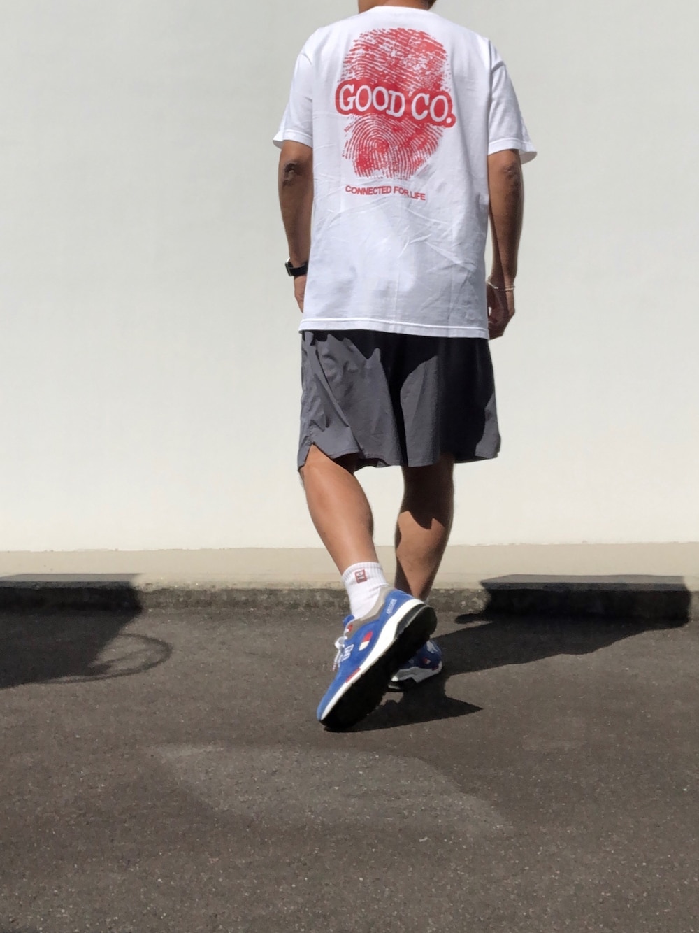 「the good company、バックプリント、beams plus、New Balance、new balance 1600、ニューバランス、ニューバランス1600、ハーフパンツ、ショートパンツ、短パン」｜「The Good Companyのアイテム（Tシャツ/カットソー、ホワイト系）」を使った、hellocoordinateさん（メンズ・170cm）の秋コーディネートの1枚目の写真