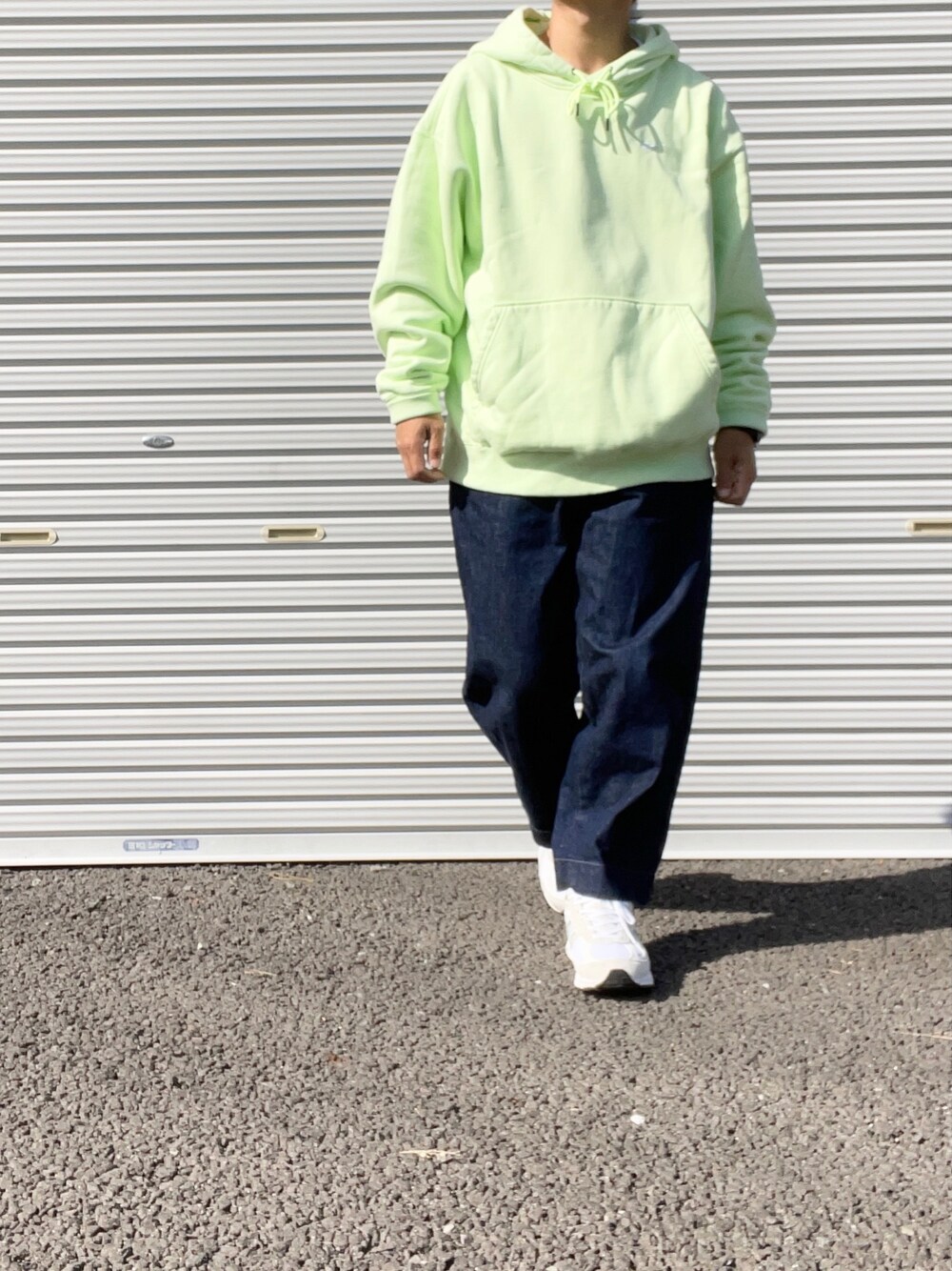 「NIKE LAB、パーカー、フーディー、パステルカラー、URU、ワイドデニム、デニムコーデ、New Balance、ニューバランス、M990V4」｜「NIKEのアイテム（パーカー、グリーン系）」を使った、hellocoordinateさん（メンズ・170cm）の秋コーディネートの1枚目の写真