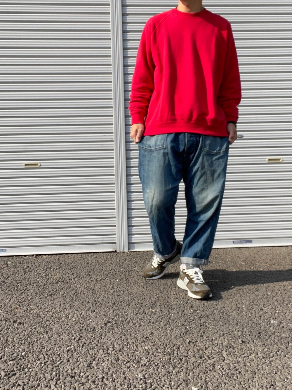 「loopwheeler、graphpaper、トレーナー、スウェット、レッドコーデ、CANTON、ワイドデニム、New Balance、ニューバランス、ニューバランス993」｜「LOOPWHEELERのアイテム（スウェット、レッド系）」を使った、hellocoordinateさん（メンズ・170cm）の冬コーディネートの1枚目の写真