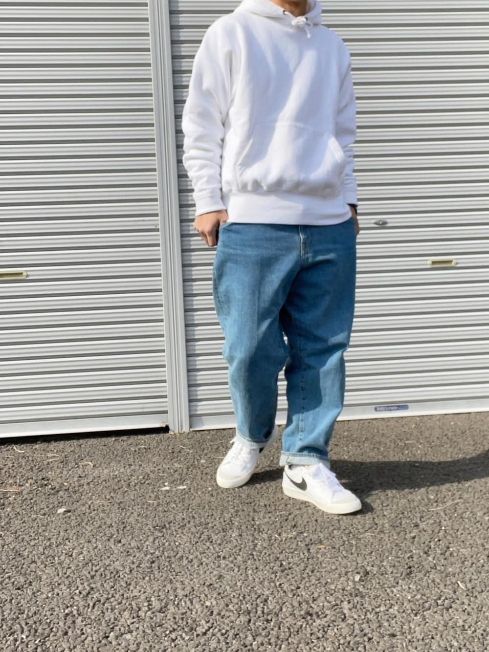 「キャンバー、CAMBER、パーカー、パーカーコーデ、フーディー、ワイドデニム、bukht、Nike blazer、NIKE BLAZER LOW、私の推しブランド」｜「CAMBERの【CAMBER/キャンバー】アメリカ製 ユニセックス 12オンス クロスニット プルオーバー フーディー（パーカー、ホワイト系）」を使った、hellocoordinateさん（メンズ・170cm）の冬コーディネートの1枚目の写真