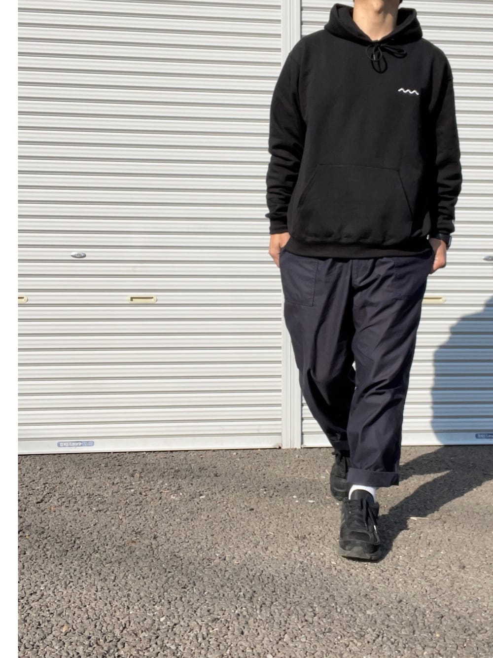 「the good company、Champion、パーカー、フーディー、ベイカーパンツ、ニューバランス、New Balance、ブラック＆ネイビーコーデ、M990BB4、BEAMS」｜「The Good Companyのアイテム（パーカー、ブラック系）」を使った、hellocoordinateさん（メンズ・170cm）の冬コーディネートの1枚目の写真