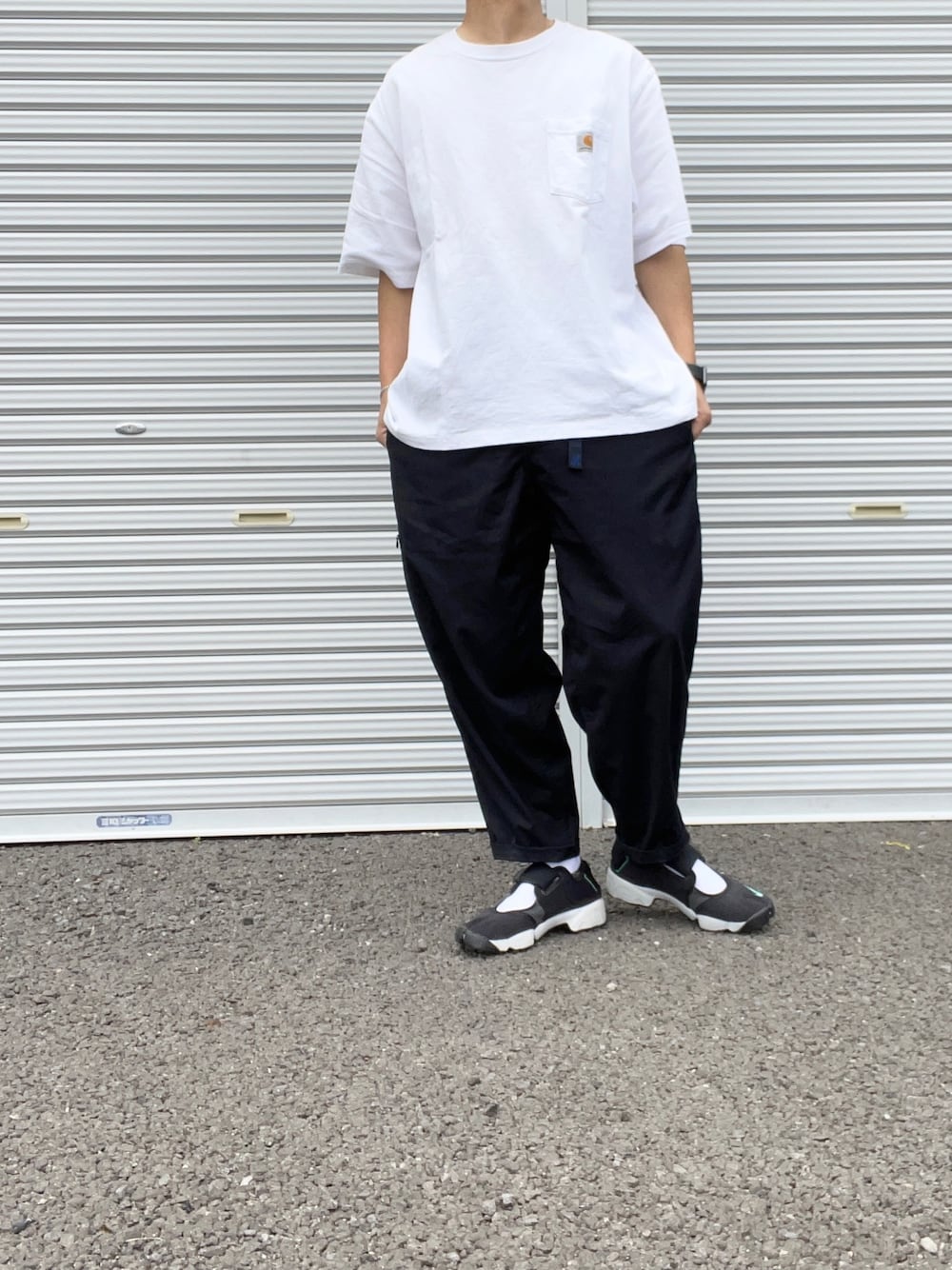 「カーハート、carhartt、ポケットＴシャツ、Nike air rift、エアリフト、オーバーサイズＴ、オーバーサイズ、ビックT、ビッグT、リメイクT」｜「Carharttのcarhartt(カーハート) ビッグシルエット ポケット半袖 ロゴ Tシャツ Workwear Pocket 1/2 Sleeve T-Shirts（Tシャツ/カットソー、ホワイト系）」を使った、hellocoordinateさん（メンズ・170cm）の春コーディネートの1枚目の写真