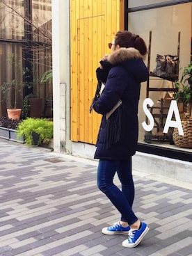 「アイテム（クラッチバッグ）」を使った、SAAYA KOUZAWAさん（レディース・165cm）の冬コーディネート