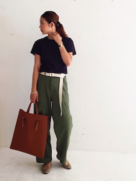 「TODAYFUL（トゥデイフル）のアイテム（カーゴパンツ）」を使った、SAAYA KOUZAWAさん（レディース・165cm）の夏コーディネート