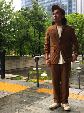 「デサント」｜「アイテム（スラックス）」を使った、KOJIさん（メンズ・168cm）の春コーディネート