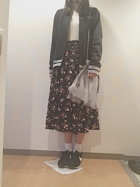 「黒スカート」｜「アイテム（ブルゾン）」を使った、yuriさん（レディース・163cm）の秋コーディネート