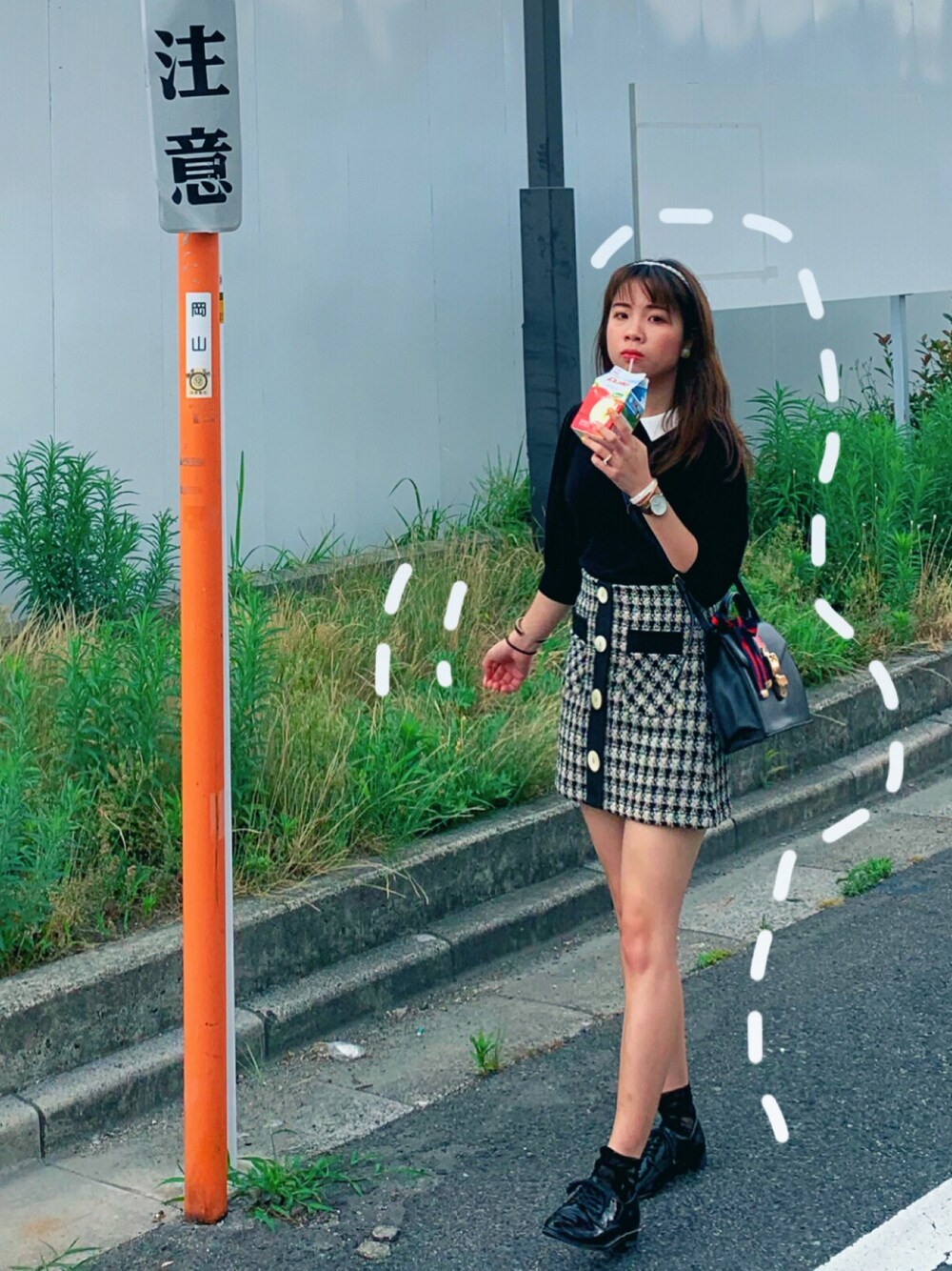 「夏、black and white、cool、Kawaii、友達と、黑白搭配、洋裝」｜「iTのアイテム（トートバッグ、ブラック系）」を使った、Krystalクリスタルさん（レディース・159cm）の夏コーディネートの1枚目の写真