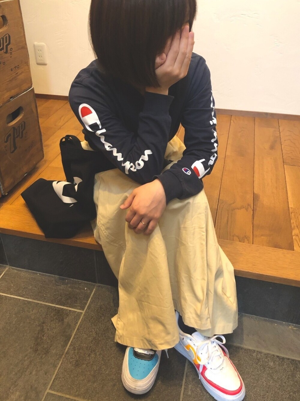 「Champion、ストリートコーデ、カジュアルコーデ、プチプラコーデ、低身長、ゆるコーデ、スニーカー、NIKE」｜「Championのアイテム（トートバッグ、ブラック系）」を使った、ぎださん（レディース・155cm）の春コーディネートの1枚目の写真