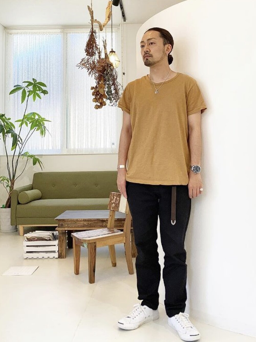 「これが私をアゲる服、きれいめカジュアル、夏、大人コーデ、今日のコーデ、Tシャツ、いいね、save、フォローお願いします🤑、スニーカーコーデ、おしゃれさんと繋がりたい」｜「CHROME HEARTSのアイテム（ネックレス、シルバー系）」を使った、✂︎ NAOTO ✂︎さん（メンズ・170cm）の春コーディネートの1枚目の写真
