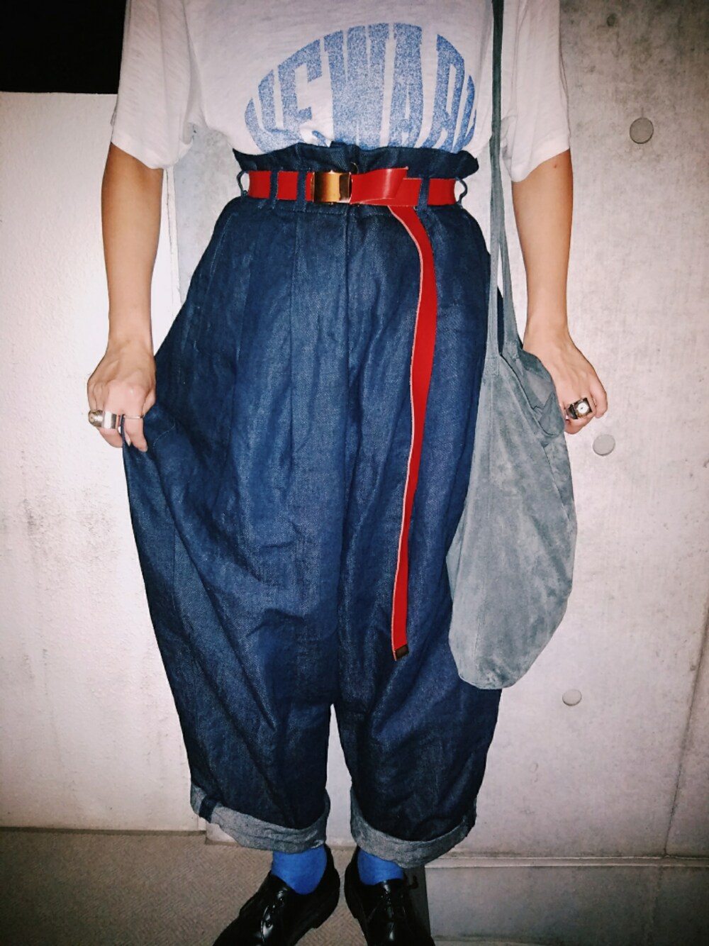 「夏、リラックススタイル、デニムパンツ、カジュアル、ティーシャツ、ハイウエスト、YANTOR、ショルダーバッグ、Hender Scheme、Dr.Martens」｜「YANTORのアイテム（デニムパンツ、ブルー系）」を使った、 Saiさん（レディース・152cm）の夏コーディネートの1枚目の写真