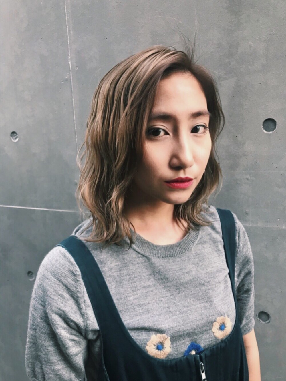 「ラクチンコーデ、モノトーンコーデ、サマーニット、COMME des GARCONS、つなぎ、オールインワン、ワイズ、休日スタイル、花柄、ラフ」｜「Y'sのアイテム（つなぎ/オールインワン、ブラック系）」を使った、 Saiさん（レディース・152cm）の夏コーディネートの1枚目の写真