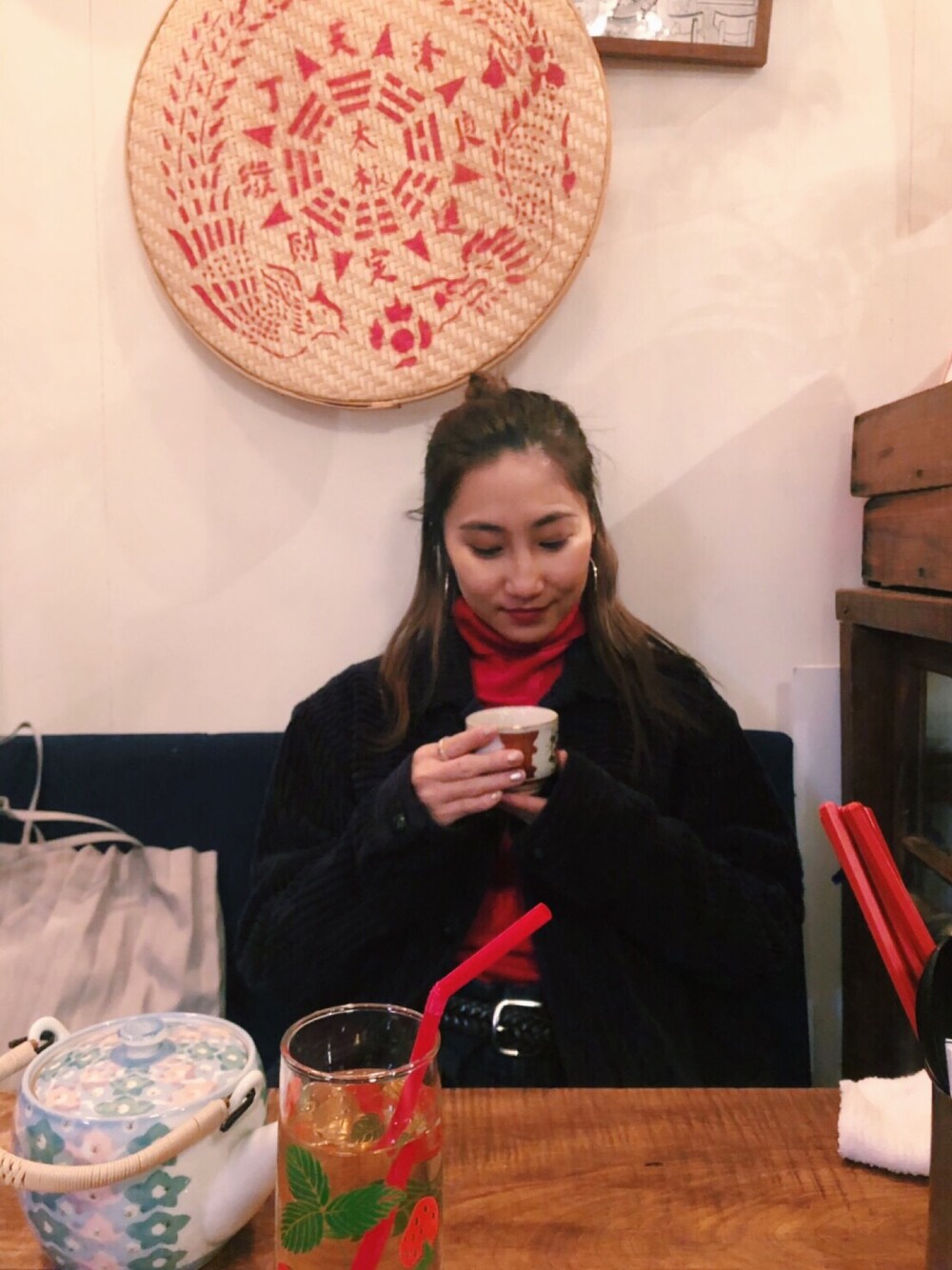 「オトナカジュアル、ラクチンコーデ、デニムパンツ、古着、低身長、ハイウエストデニム、コーデュロイ、SASQUATCHfabrix、ハイネック、ネイビー」｜「SASQUATCHfabrix.のアイテム（ジャケット/アウター、ブルー系）」を使った、 Saiさん（レディース・152cm）の春コーディネートの1枚目の写真