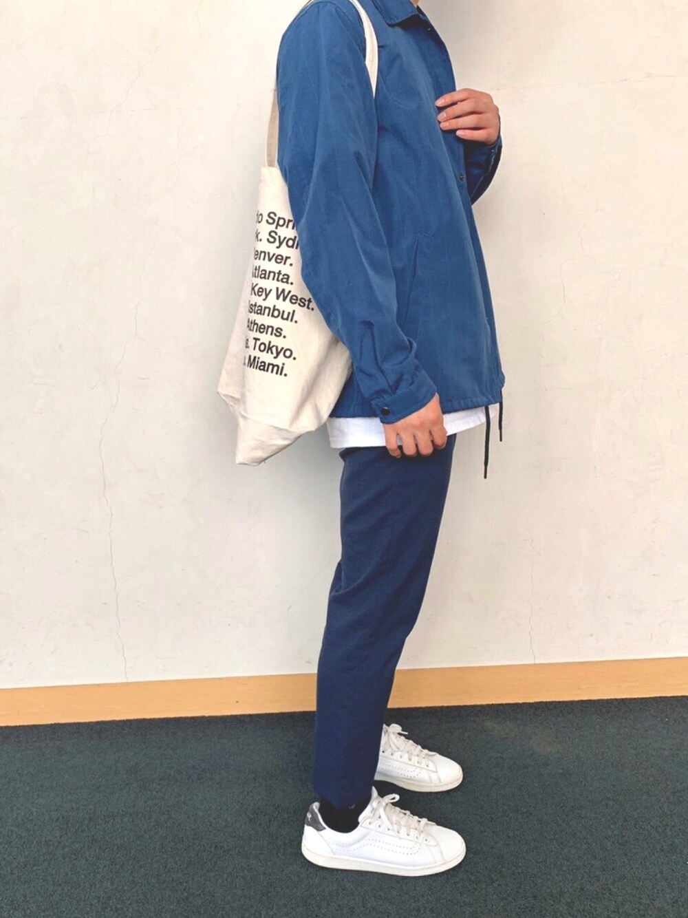 「シンプル、キレイめ、プチプラ、comme ca ism、Champion、VANS」｜「VANSのVANS ヴァンズ カジュアルスニーカー FABLE2 V2109 WHITE/NAVY（スニーカー、ホワイト系）」を使った、louisさん（メンズ・172cm）の秋コーディネートの1枚目の写真