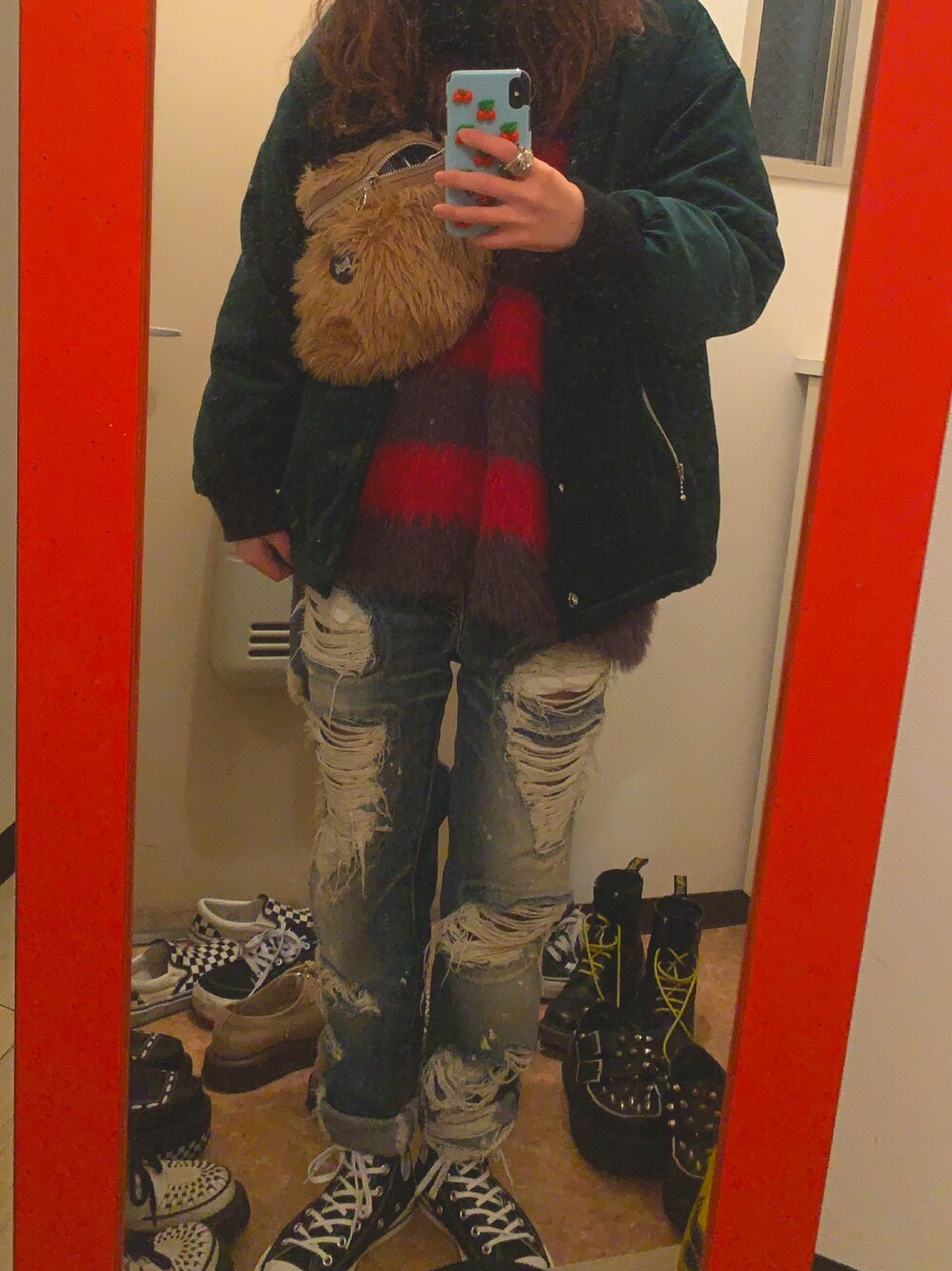 「RNA、converse、Vivienne Westwood」｜「RNAのJ1871 ベルベットコーチジャケット（ブルゾン、グリーン系）」を使った、さかなくんさん（レディース・160cm）の冬コーディネートの1枚目の写真