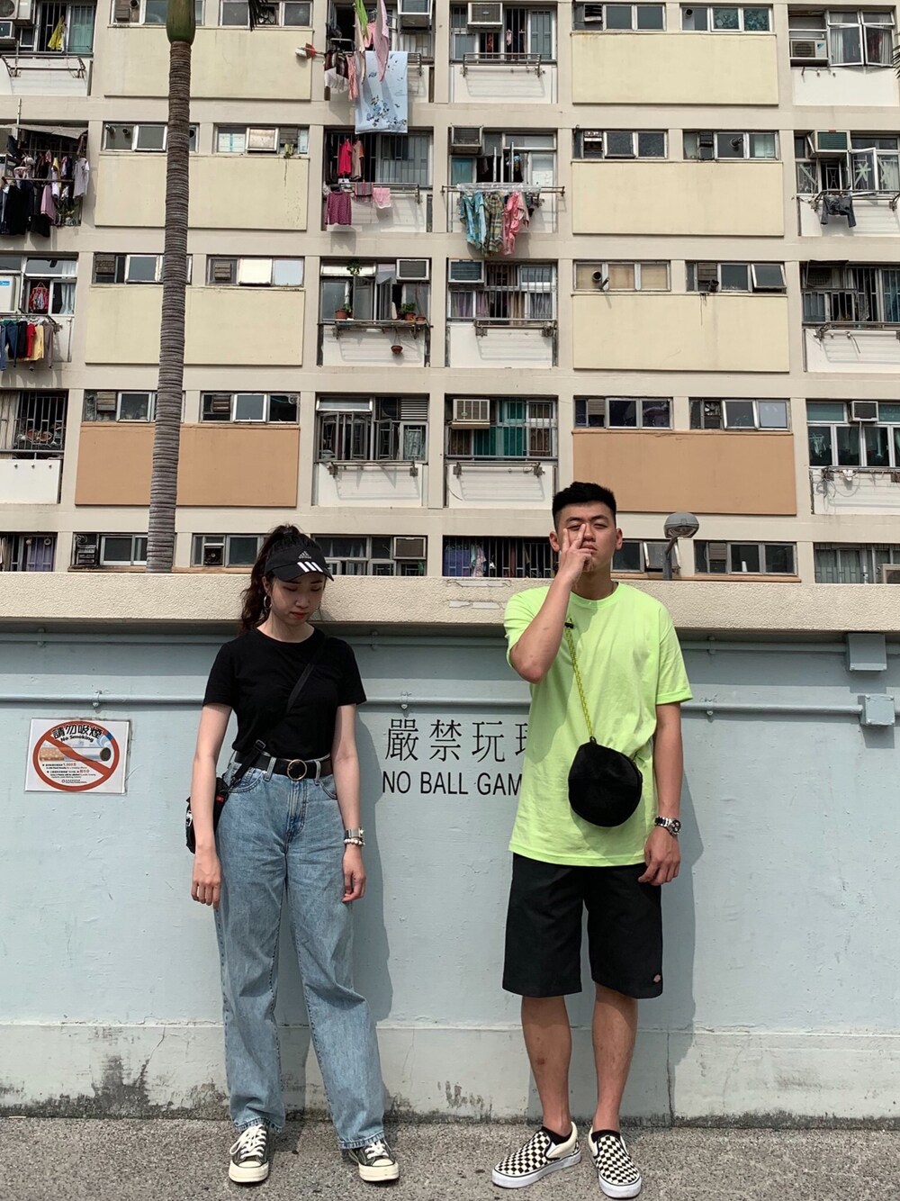 「Bershkaのアイテム（Tシャツ/カットソー、グリーン系）」を使った、老Jさん（メンズ・173cm）の春コーディネートの1枚目の写真