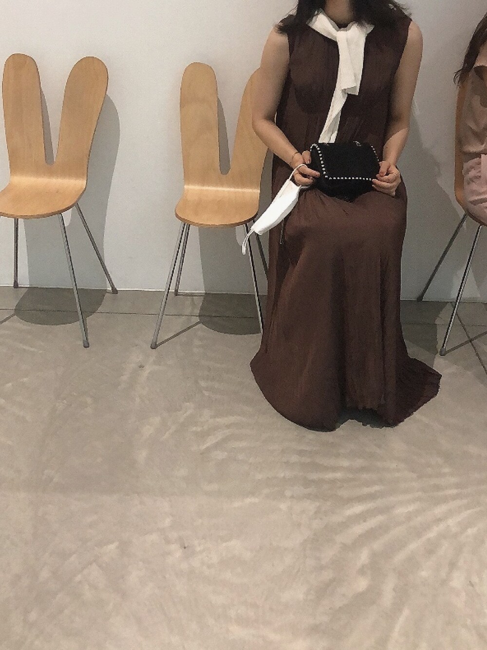 「秋コーデ、シンプルコーデ、秋色、ootd、大人カジュアル、大人女子、お洒落さんとつながりたい、Mila Owen、休日デート」｜「Mila Owenのウエストシャーリングワッシャーワンピース（ワンピース、ブラウン系）」を使った、eri730さん（レディース・163cm）の秋コーディネートの1枚目の写真