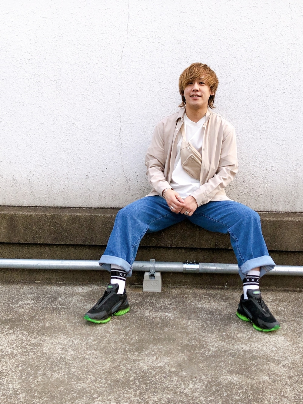 「ベージュ、ベージュコーデ、春コーデ、シャツスタイル、デニム、ootd、フォローミー、publictokyo」｜「PUBLIC TOKYOの【2020年新作】ニドムリネンリラックスレギュラーカラーシャツ（シャツ/ブラウス、グレー系）」を使った、miyazakiさん（メンズ・176cm）の春コーディネートの1枚目の写真
