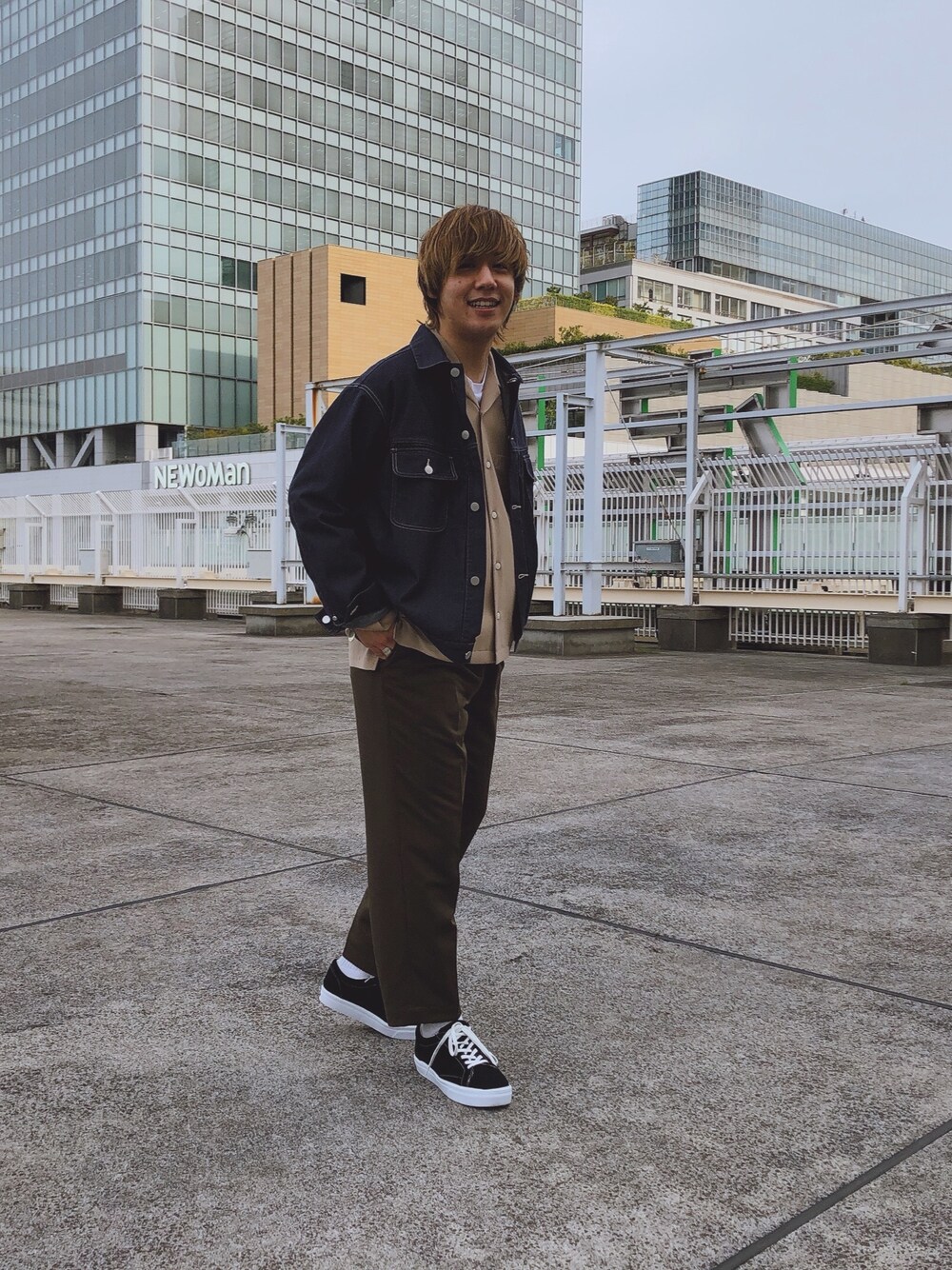 「デニムジャケット、スニーカー、春夏コーデ、カジュアルコーデ、ストリート、春アウター、ootd、フォローミー」｜「PUBLIC TOKYOの【2020年新作】ノットフェードデニムジャケット（セットアップ対応）（デニムジャケット、ブルー系）」を使った、miyazakiさん（メンズ・176cm）の春コーディネートの1枚目の写真