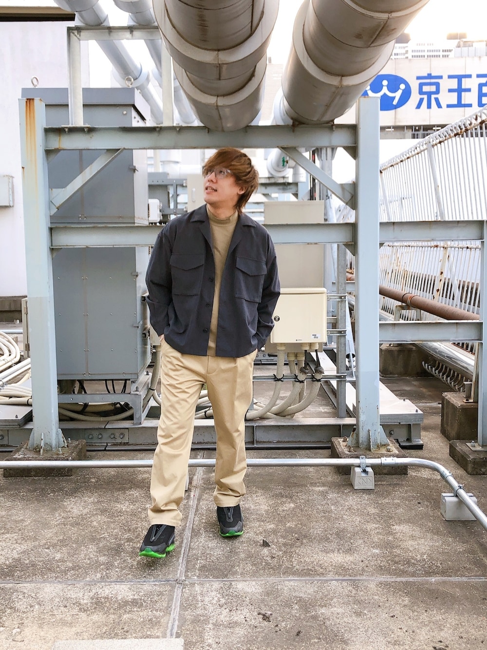 「春コーデ、きれいめカジュアル、ストリート、おしゃれさんと繋がりたい、カジュアル、ベージュ、ootd、フォローミー、publictokyo」｜「PUBLIC TOKYOの【2020年新作】シャンブレーワイドシルエットCPOジャケット（ブルゾン、グレー系）」を使った、miyazakiさん（メンズ・176cm）の春コーディネートの1枚目の写真