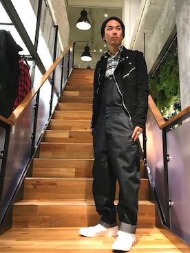 「ISAMU KATAYAMA BACKLASH（イサムカタヤマバックラッシュ）のアイテム（サロペット/オーバーオール）」を使った、給前友貴さん（メンズ・172cm）の秋コーディネート