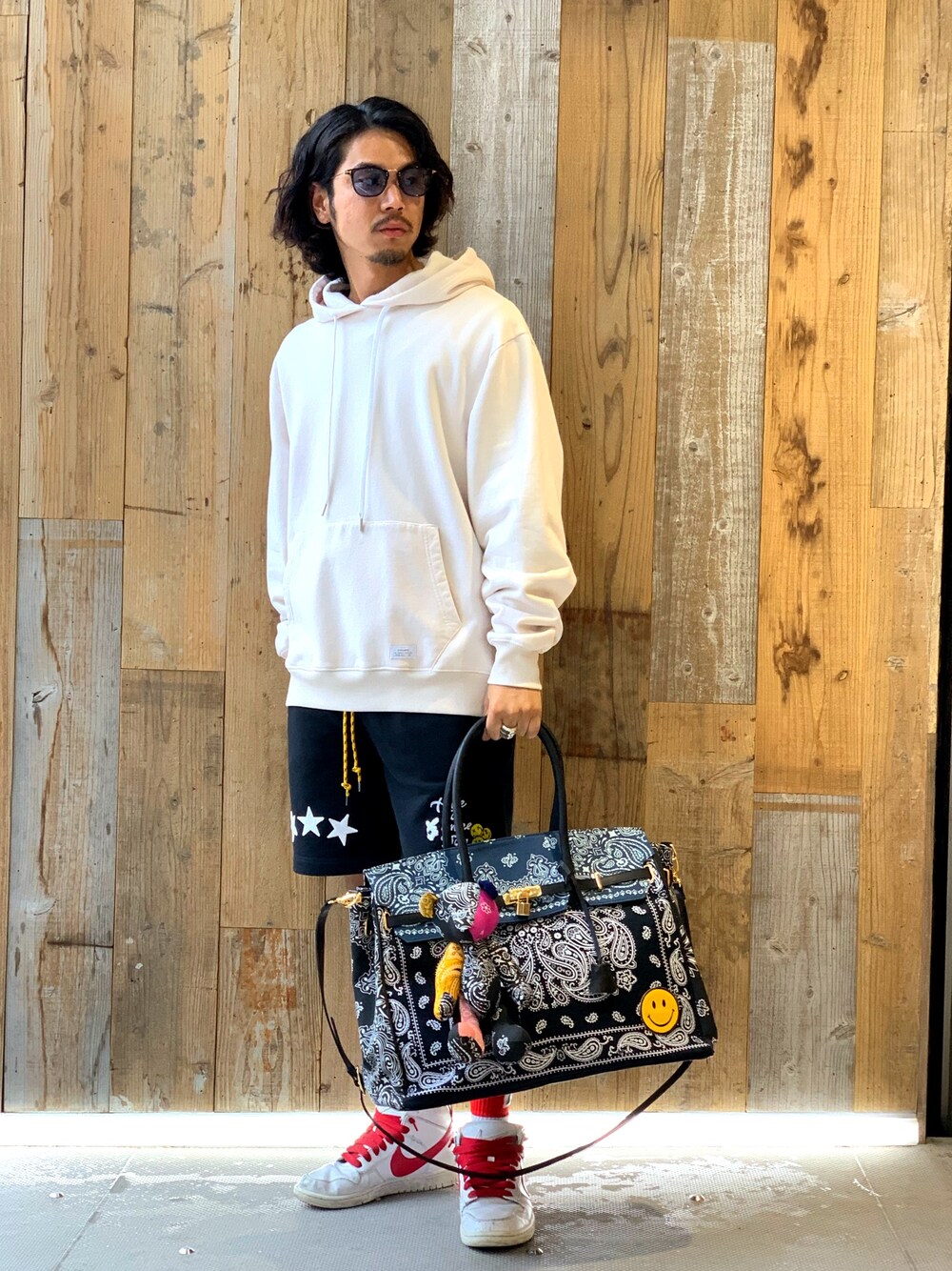 「ROYAL FLASH、オトナカジュアル、ラフ、ゆるコーデ、NIKE、シンプルコーデ」｜「STAMPDのSTAMPD/スタンプド/PRECIOUS HOODIE（パーカー、ホワイト系）」を使った、給前友貴さん（メンズ・172cm）の夏コーディネートの1枚目の写真