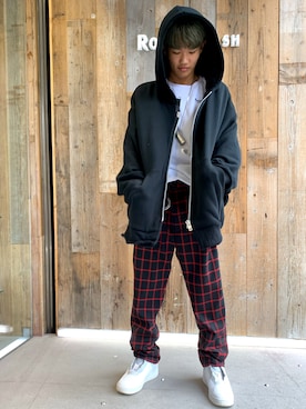 「MIHARAYASUHIRO（ミハラヤスヒロ）のアイテム（スラックス）」を使った、給前友貴さん（メンズ・172cm）の夏コーディネート