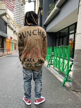 「ISAMU KATAYAMA BACKLASH（イサムカタヤマバックラッシュ）のアイテム（デニムパンツ）」を使った、給前友貴さん（メンズ・170cm）の冬コーディネート