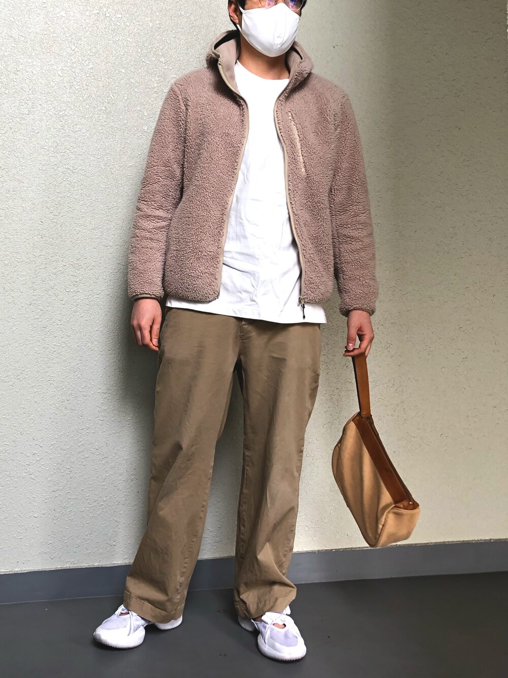 「UNIQLO、ワイドパンツ」｜「UNIQLOの防風ボアフリースパーカ（長袖）（その他アウター、ベージュ系）」を使った、ぴろぷんさん（メンズ・174cm）の冬コーディネートの1枚目の写真
