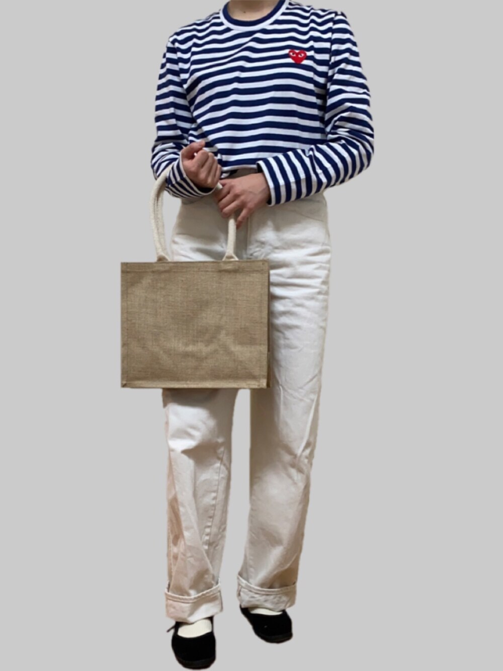 「春、おしゃれさんと繋がりたい、大人コーデ、春コーデ、ボーダー、ボーダートップス、白パンツ、カンフーシューズ」｜「PLAY COMME des GARCONSのアイテム（Tシャツ/カットソー、ブルー系）」を使った、ゆっぴさん（レディース・167cm）の春コーディネートの1枚目の写真