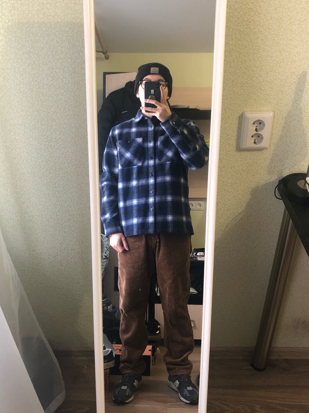 「Carhartt WIPのアイテム（ニットキャップ/ビーニー、ブラック系）」を使った、我是菲尔德さん（メンズ・173cm）の春コーディネートの1枚目の写真