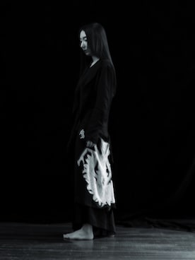 「Yohji Yamamoto（ヨウジヤマモト）のアイテム（スカート）」を使った、内田すずめさん（レディース・163cm）の冬コーディネート