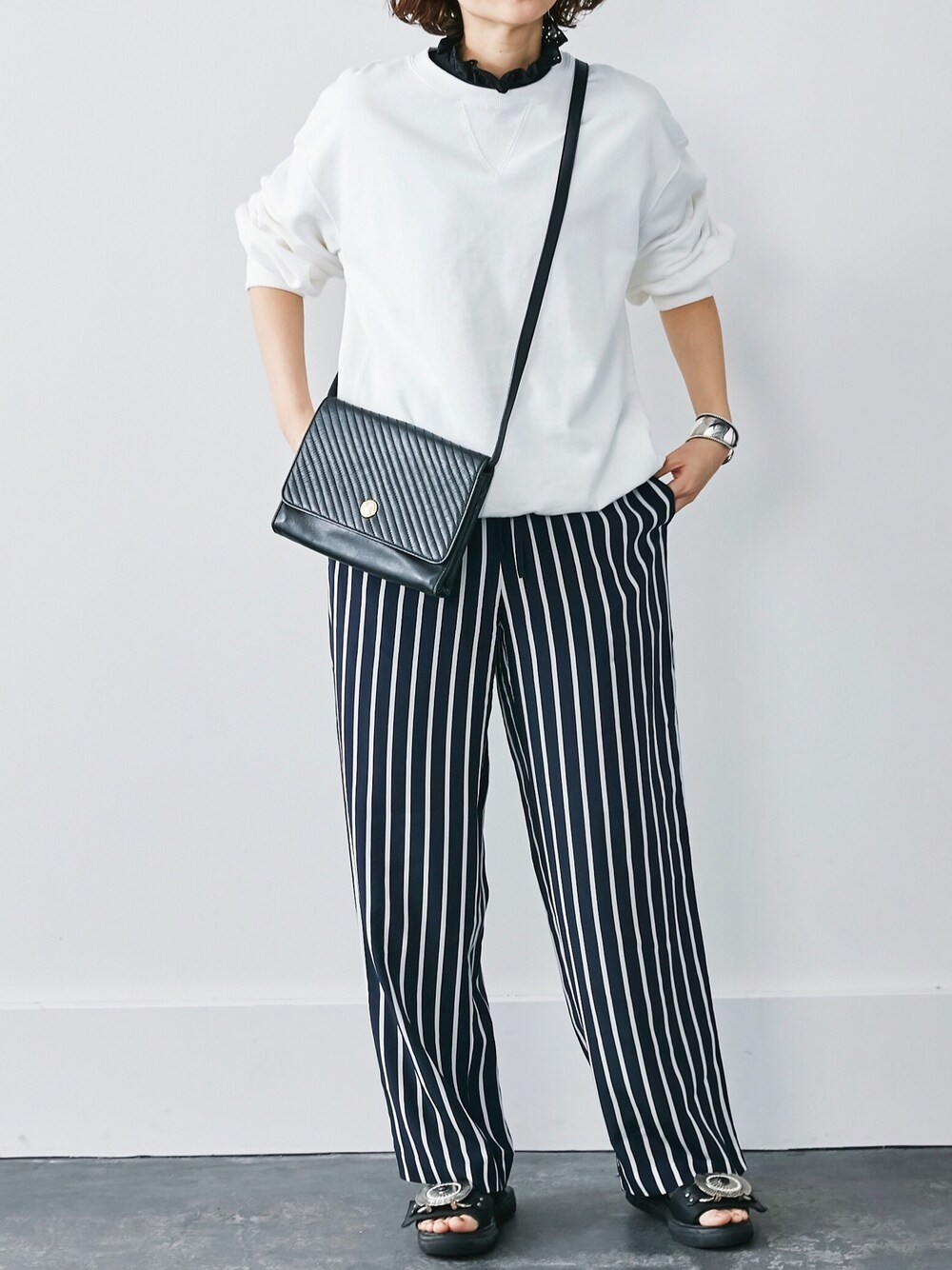 「休日スタイル、カジュアルコーデ、ootd、春夏コーデ、春コーデ、つけ襟、ストライプ、スウェット」｜「MEDE19FのMEDE19F ボリュームスリーブスウェット（スウェット、ホワイト系）」を使った、MEDE19Fさん（レディース・164cm）の春コーディネートの1枚目の写真