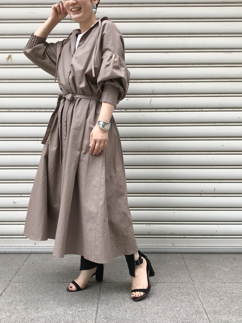 「秋服準備はじめました、秋コーデ、大人カジュアル、袖ボリューム、ブラウンコーデ」｜「MEDE19FのＭＥＤＥ１９Ｆ　コットンリネンドレス（ワンピース、グリーン系）」を使った、MEDE19Fさん（レディース・160cm）の秋コーディネートの1枚目の写真