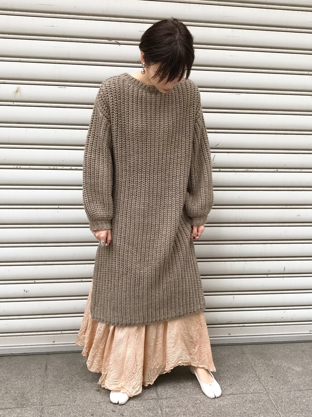 「秋冬コーデ、オトナカジュアル、カジュアル、ootd、ざっくりニット、ニットワンピ、マキシスカート」｜「MEDE19FのＭＥＤＥ１９Ｆ　チャンキーニットワンピース（ワンピース、ブラウン系）」を使った、MEDE19Fさん（レディース・164cm）の冬コーディネートの1枚目の写真