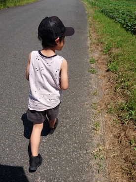 「韓国子供服のアイテム（パンツ、グレー系）」を使った、OU.さん（キッズ・130cm）の夏コーディネート