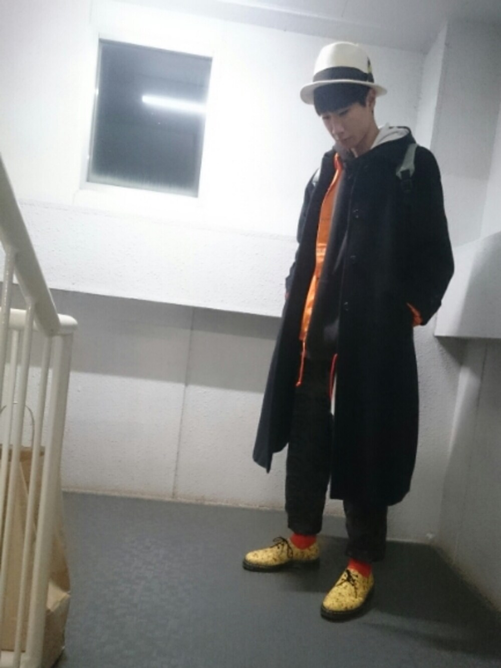 「vintage、ウールコート、チェスターコート、COMME des GARÇONS、comme des garçons homme plus、ドクターマーチン、古着、90’s、80's、バブル期」｜「Dr. Martensのアイテム（ブーツ、イエロー系）」を使った、おたべさん（メンズ・179cm）の冬コーディネートの1枚目の写真