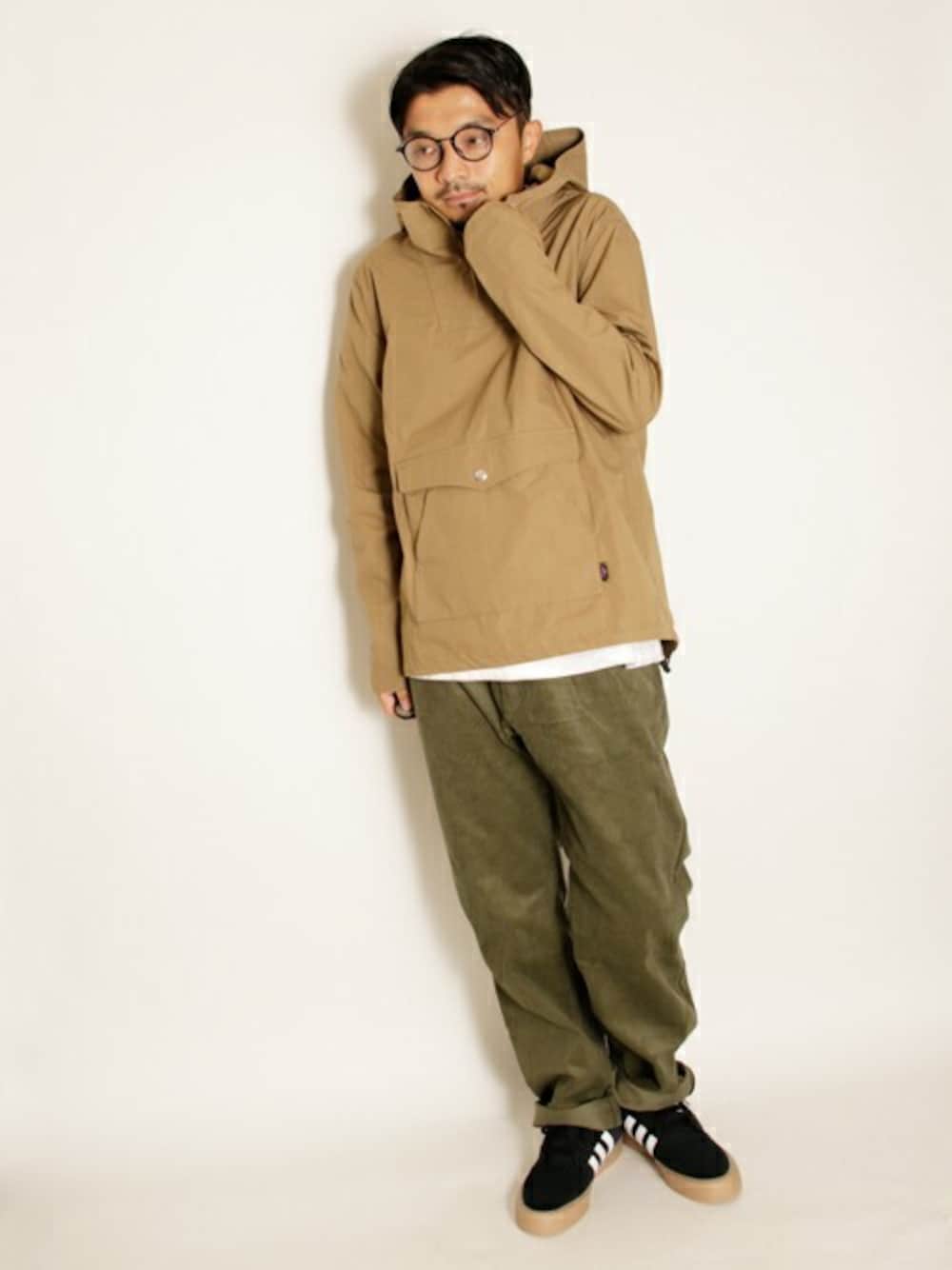 マウンテンパーカーを使った「コーデュロイパンツ」のメンズ人気