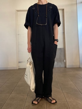 「オールブラック」｜「アイテム（サロペット/オーバーオール）」を使った、田邊敬一朗さん（メンズ・177cm）の夏コーディネート