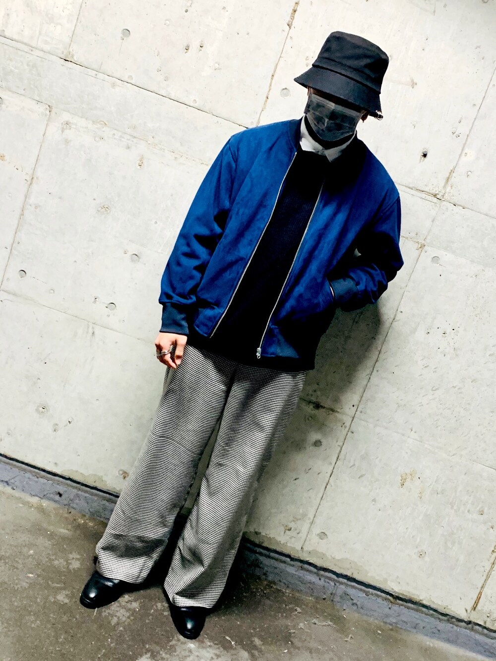 「今日のコーデ、休日スタイル、カジュアル、きれいめカジュアル、ABAHOUSE ecru、journal standard、UNIQLO、おしゃれさんと繋がりたい、高校生」｜「SPINNSの深バケットハット 無地リング（ハット、ブラック系）」を使った、y_skさん（メンズ・175cm）の冬コーディネートの1枚目の写真
