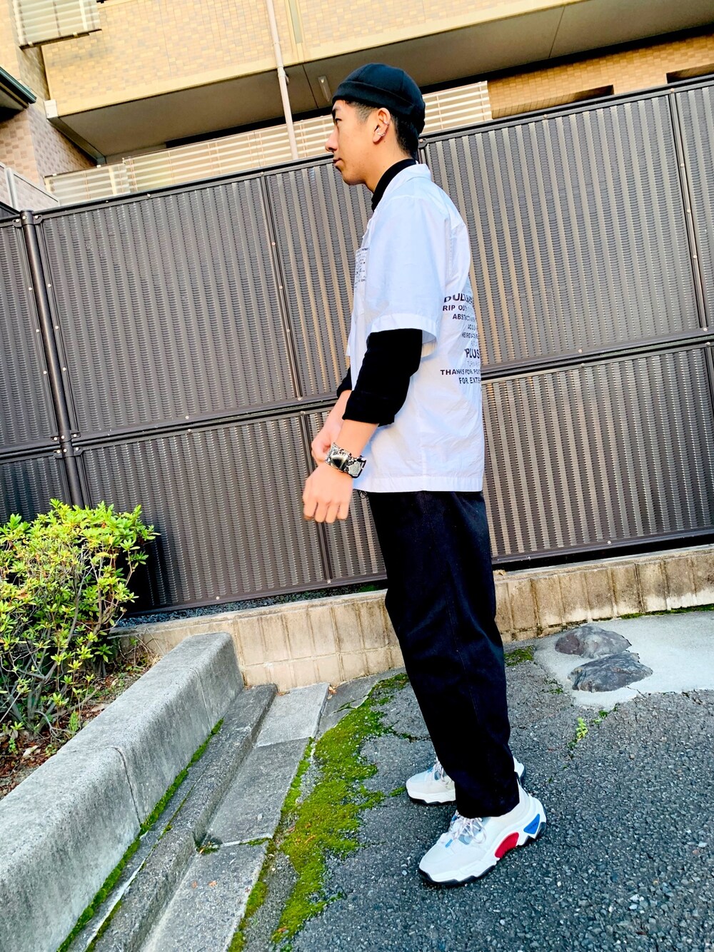 「今日のコーデ、休日コーデ、スニーカーコーデ、ZARA、ビーニー、Diesel、半袖シャツ、HARE、レザーバングル、おしゃれさんと繋がりたい」｜「ZARAのアイテム（ニットキャップ/ビーニー、ブラック系）」を使った、y_skさん（メンズ・174cm）の春コーディネートの1枚目の写真