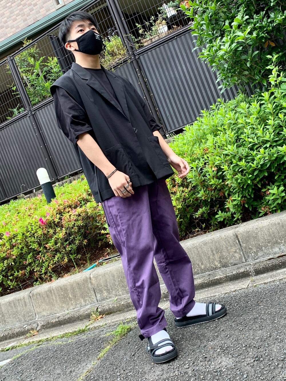 「夏コーデ、オーバーサイズ、ビッグシルエット、Diesel、UNIQLO、GU、サンダルに靴下、おしゃれさんと繋がりたい、いいね、save、フォローお願いします🤑」｜「atmosのアイテム（スキンケア、ブラック系）」を使った、y_skさん（メンズ・174cm）の春コーディネートの1枚目の写真