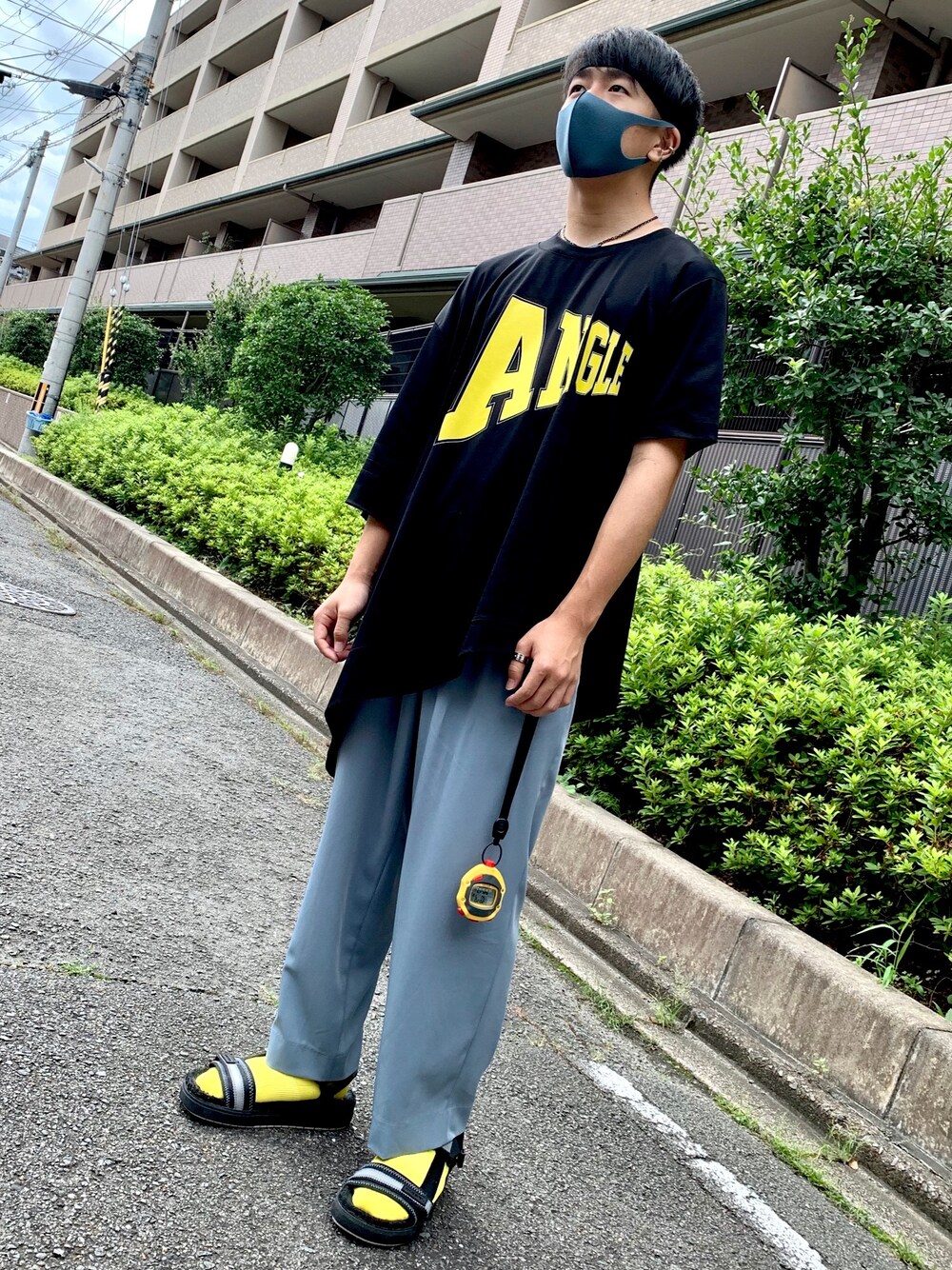 「今日のコーデ、夏コーデ、青、黄、オーバーサイズ、おしゃれさんと繋がりたい」｜「TAPIESTYLEのアイテム（イヤリング（片耳用）、シルバー系）」を使った、y_skさん（メンズ・174cm）の夏コーディネートの1枚目の写真