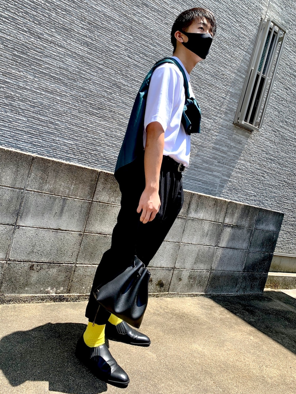 「今日のコーデ、休日スタイル、夏、カジュアル、白Tシャツ、たすき掛け、おしゃれさんと繋がりたい」｜「classicalelfのアイテム（ファッション雑貨、ブラック系）」を使った、y_skさん（メンズ・174cm）の夏コーディネートの1枚目の写真