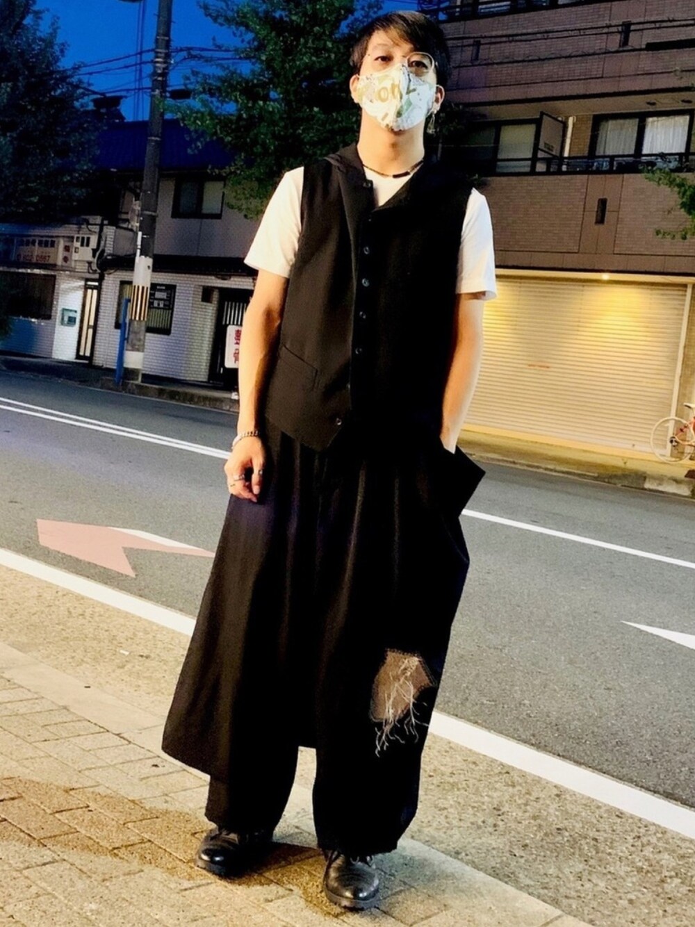 「今日のコーデ、休日スタイル、yohjiyamamoto、黒、ベスト、ラップパンツ、オーバーサイズ、お洒落さんとつながりたい」｜「POLICEのポリス S8167J-568N（サングラス、シルバー系）」を使った、y_skさん（メンズ・174cm）の夏コーディネートの1枚目の写真