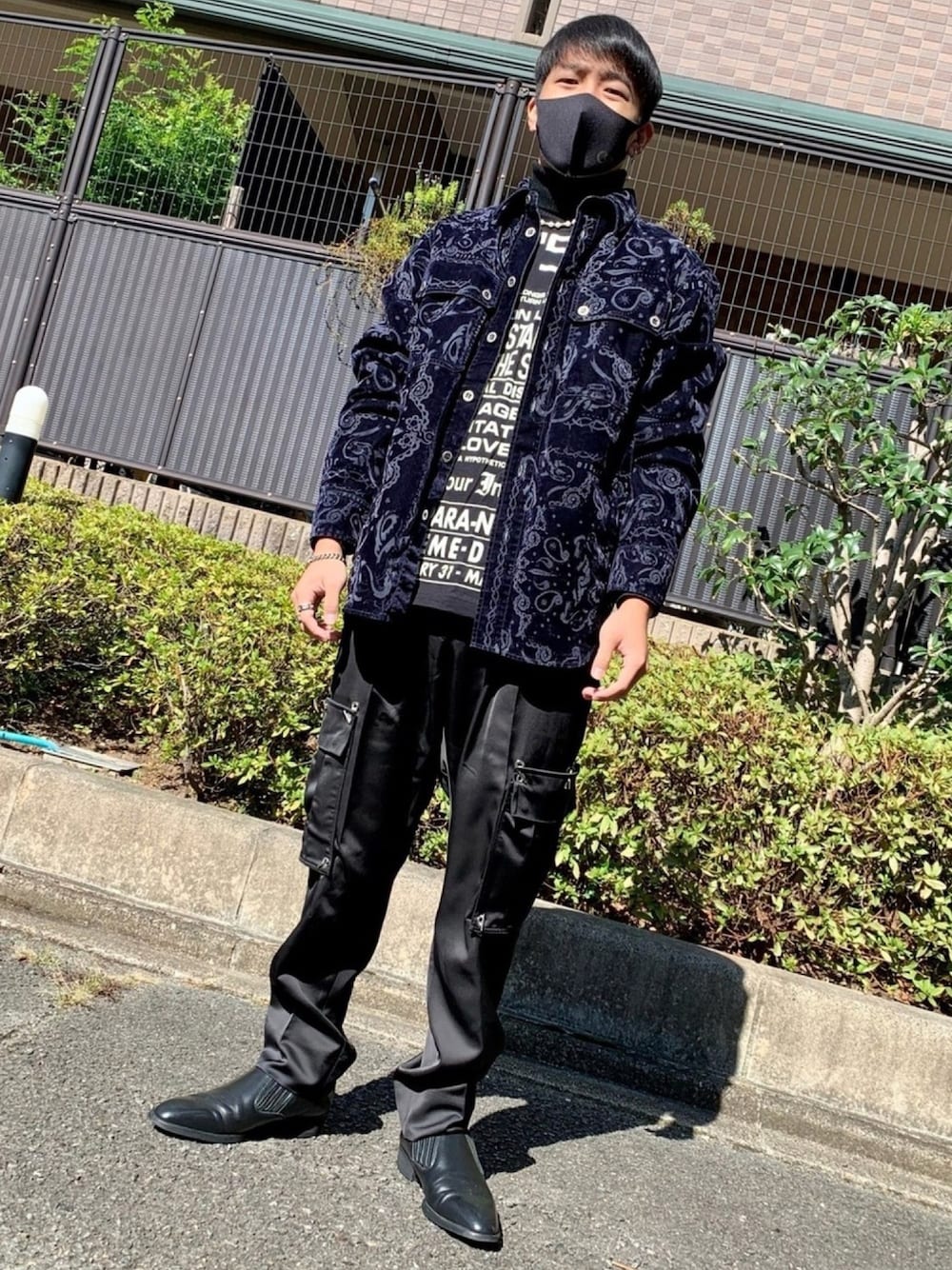 「秋冬コーデ、休日スタイル、Diesel、TaaKk、モードストリート、ベロア、デニムジャケット、ペイズリー、wearhalloween2020」｜「DIESELのメンズ シャツ ベルベット デニム（シャツ/ブラウス、ブルー系）」を使った、y_skさん（メンズ・174cm）の秋コーディネートの1枚目の写真