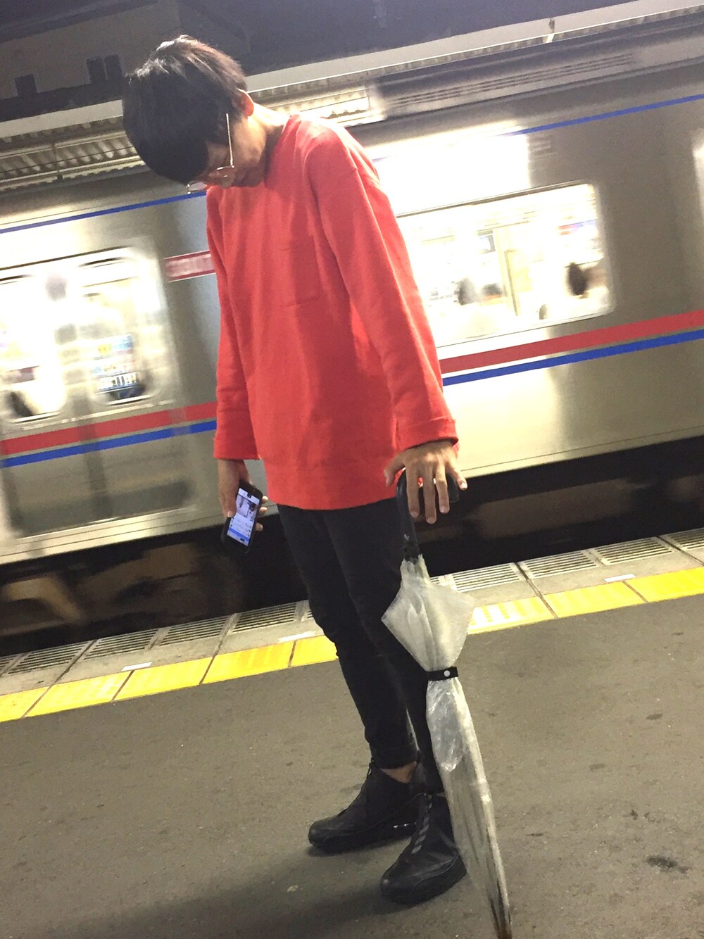 「シンプルコーデ」｜「RAGEBLUEのアイテム（スウェット、オレンジ系）」を使った、Ryuさん（メンズ・170cm）の秋コーディネートの1枚目の写真